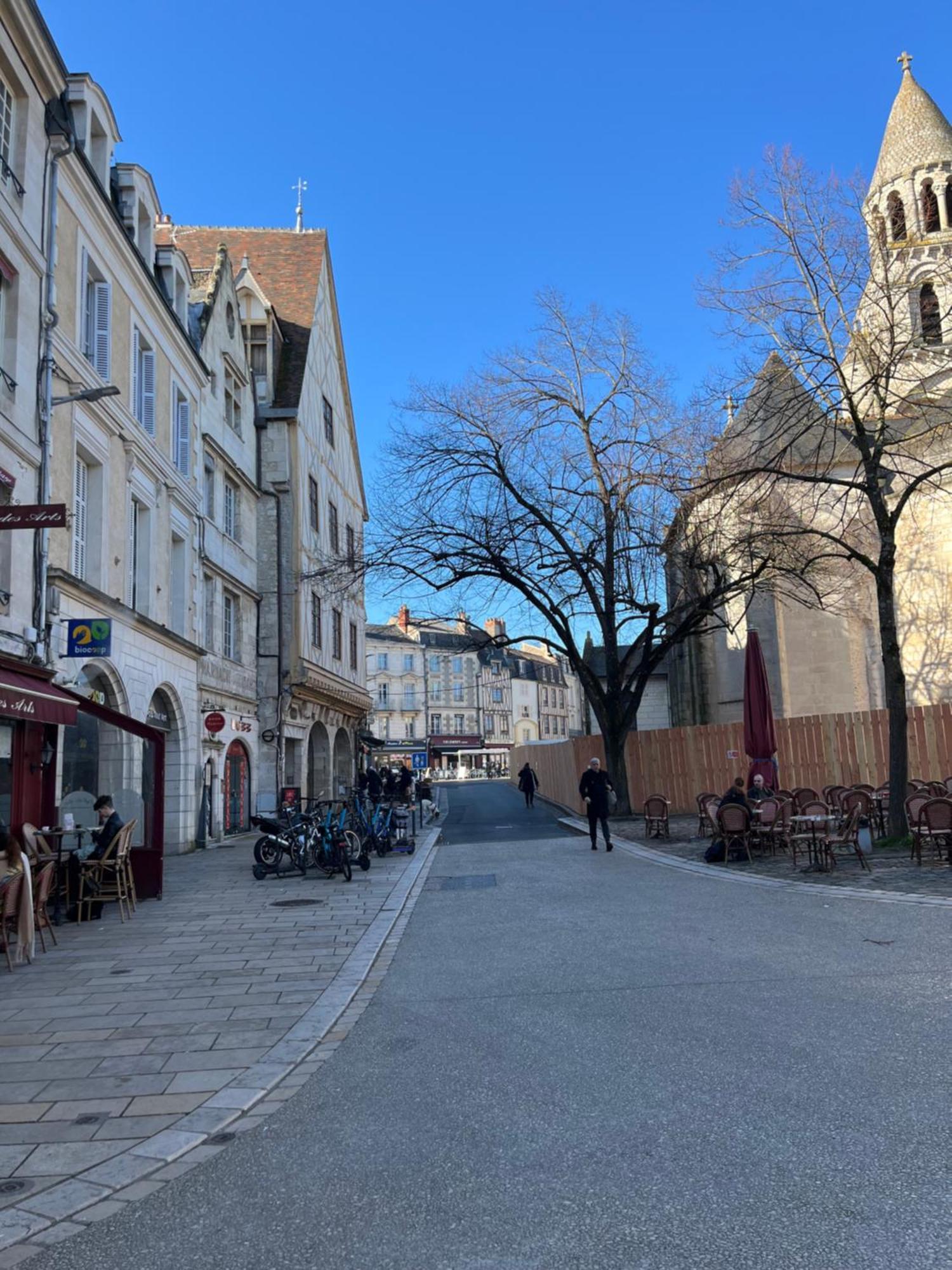 Appartamento Le Cosy Du Marche Notre-Dame Poitiers Esterno foto