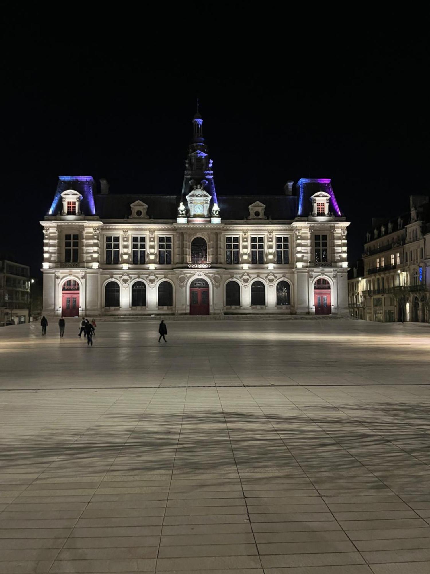 Appartamento Le Cosy Du Marche Notre-Dame Poitiers Esterno foto